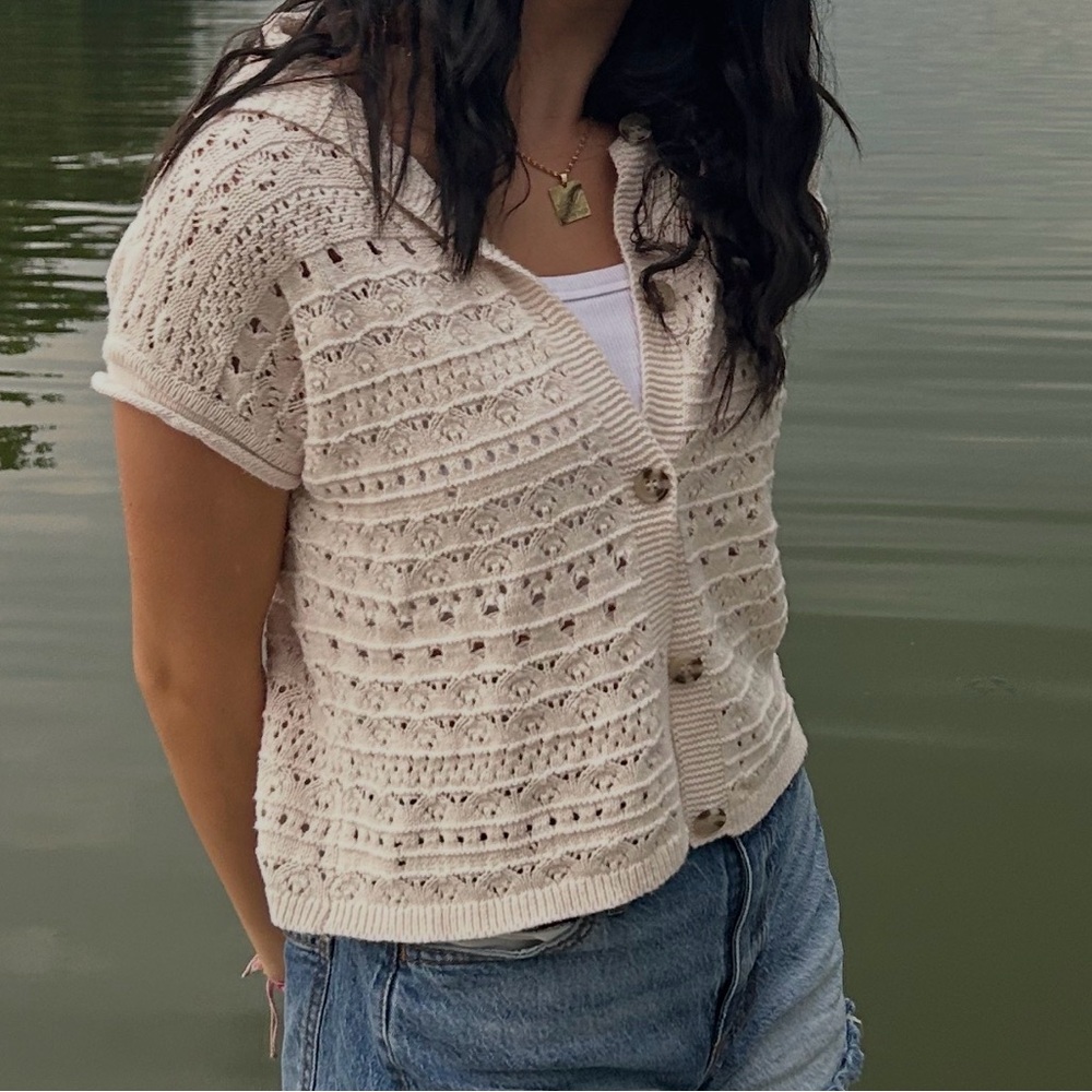 Extra Small beige cropped crochet top